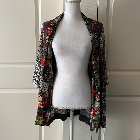 Vincente Boho Multicolor Tie-Front Top - Picture 11 of 14